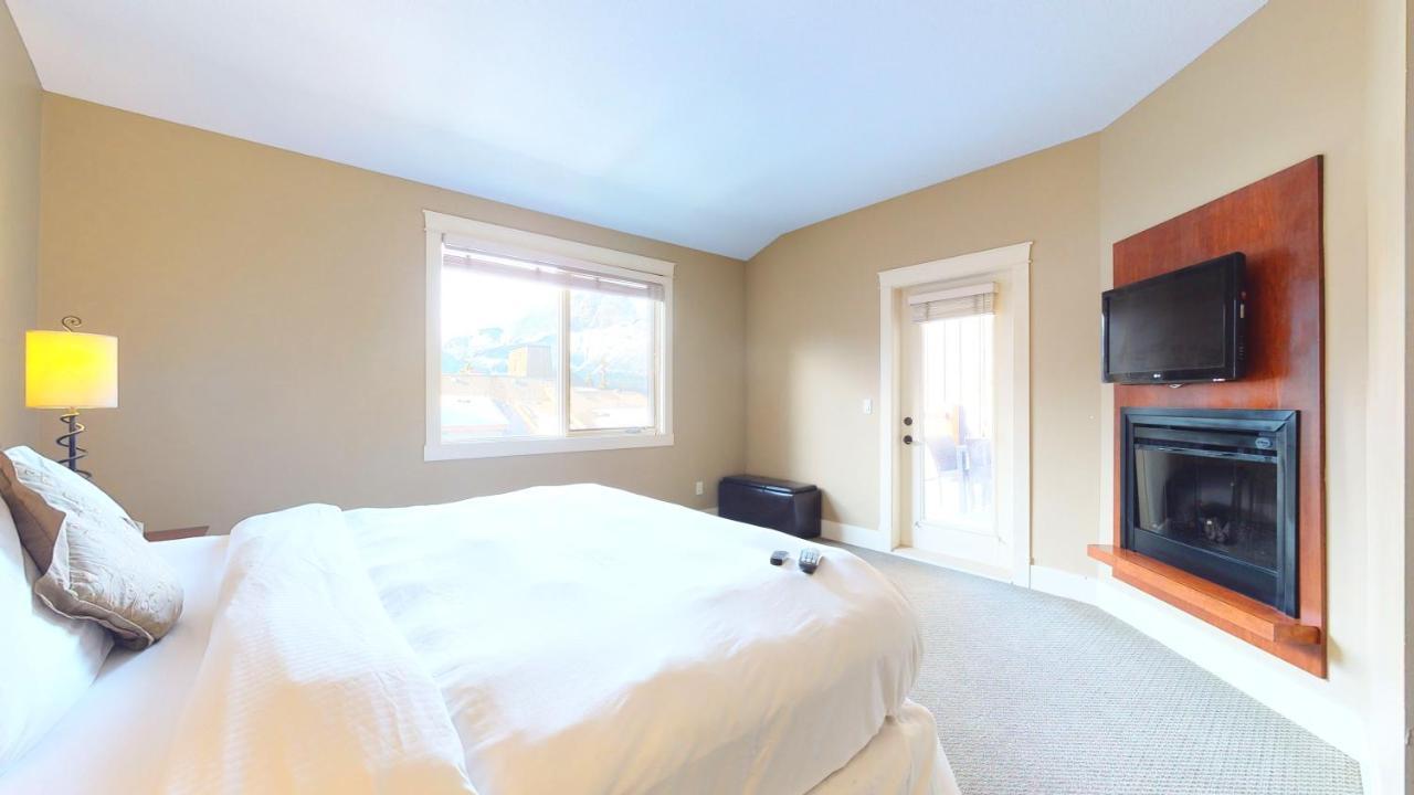 Hotel Spectacular Penthouse With Amazing Views, Indoor Pool And Hot Tub Canmore Exterior foto